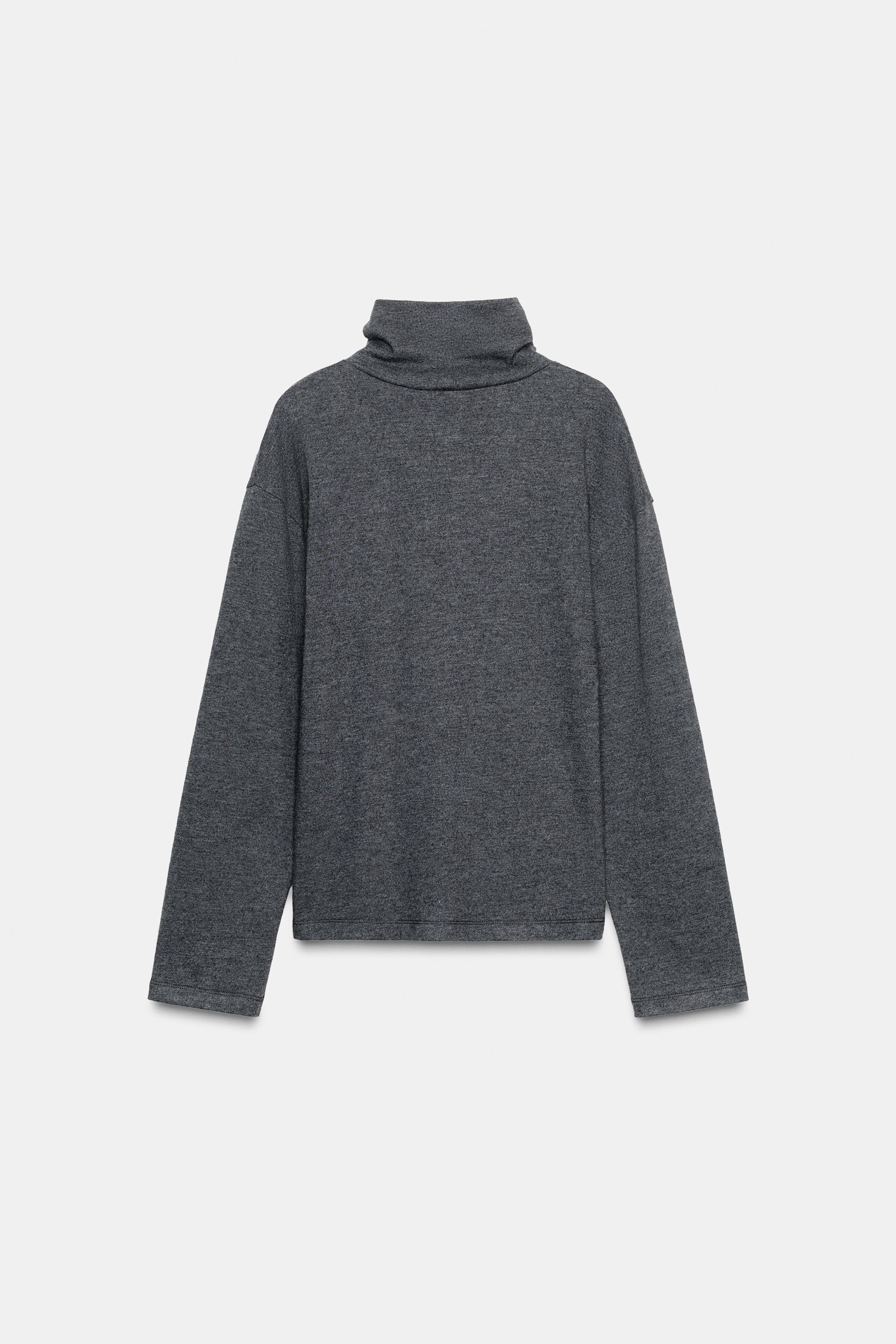 TOP DOUX AVEC DÉCOR MÉTALLIQUE